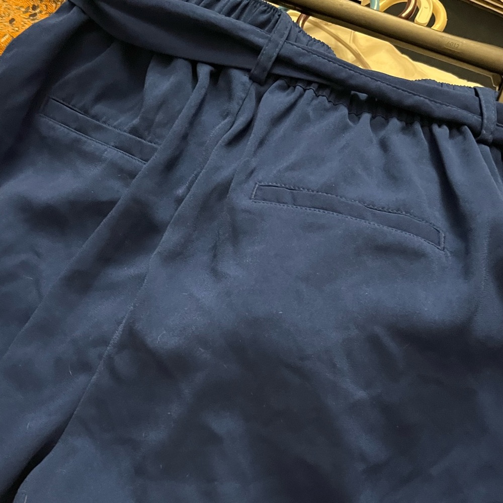 Loose fit blue shorts - Picture 3 of 4